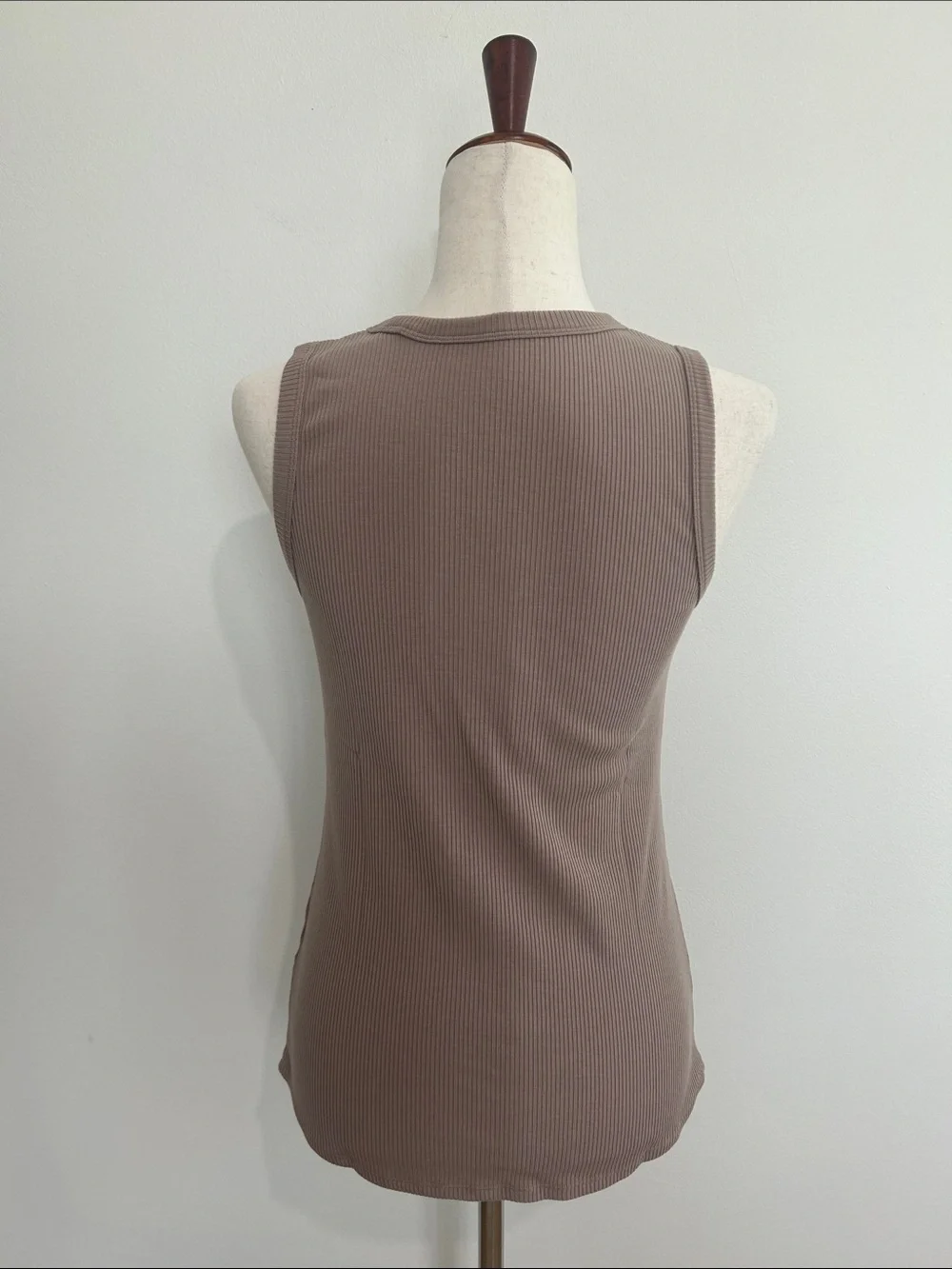 Woolx Raegan Toasted Almond Ribbed Tank Top Size Medium NWT - Picture 3 of 6
